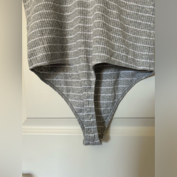 NWOT Express Women's Gray and White Striped Bodysuit Size M - Picture 7 of 10